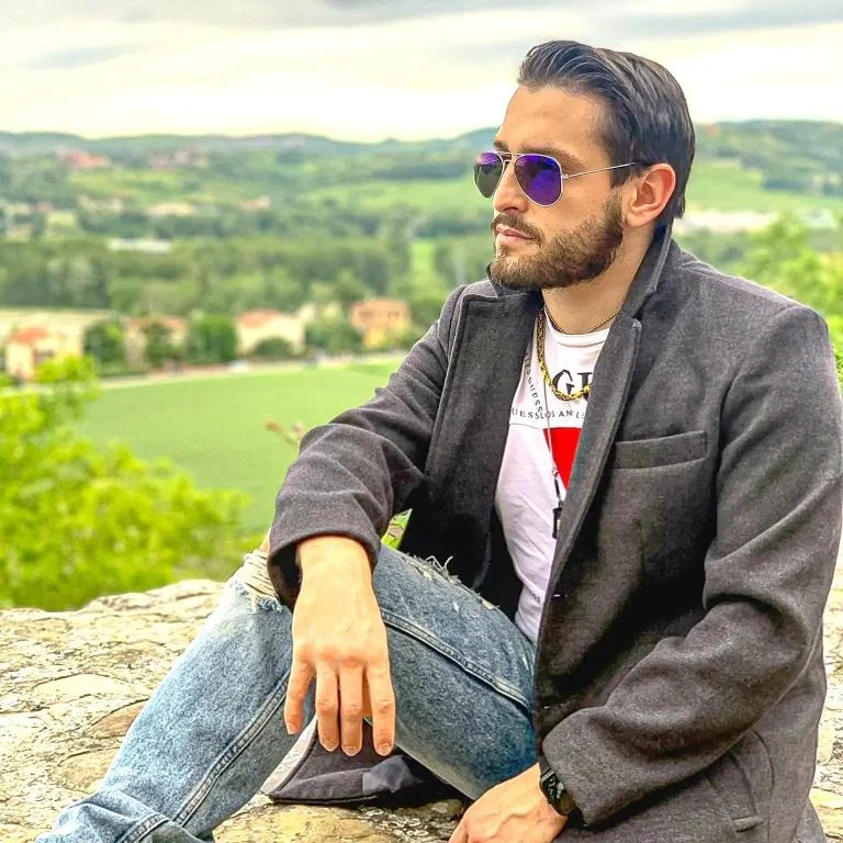 Lui Mnc's avatar