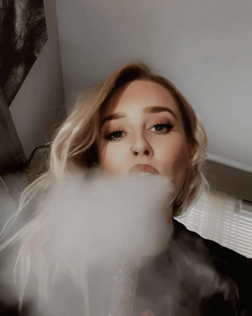Lola’s stoned profile banner