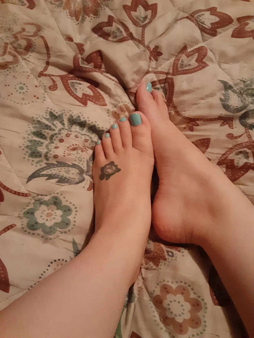 Teal toes pink soles profile banner