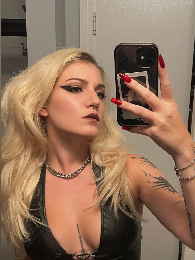 Mira Black🥀's avatar