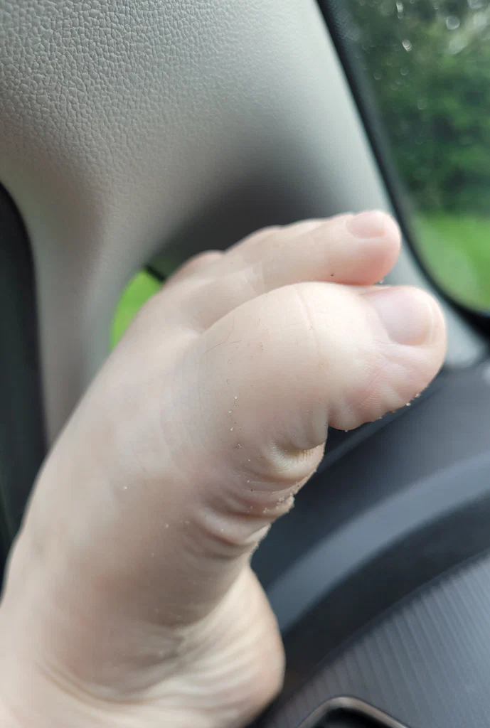 HeyItsMyFeet's avatar