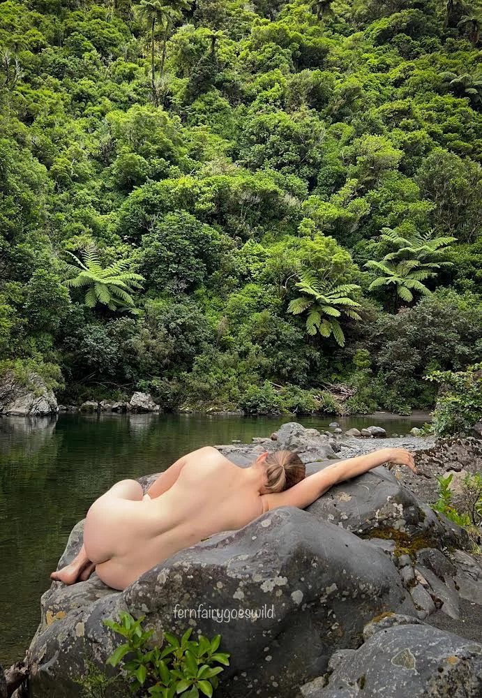 Fernfairygoeswild's avatar