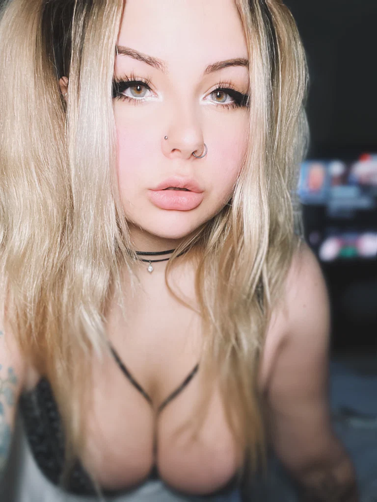 Bunnii 🖤's avatar