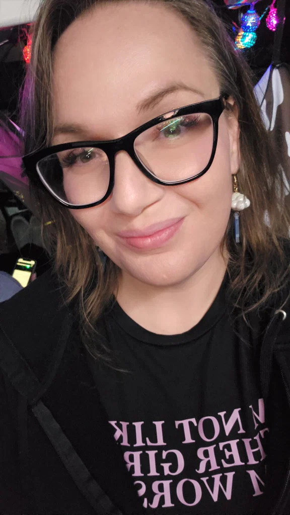 Roxxie's Drive-Thru Customs