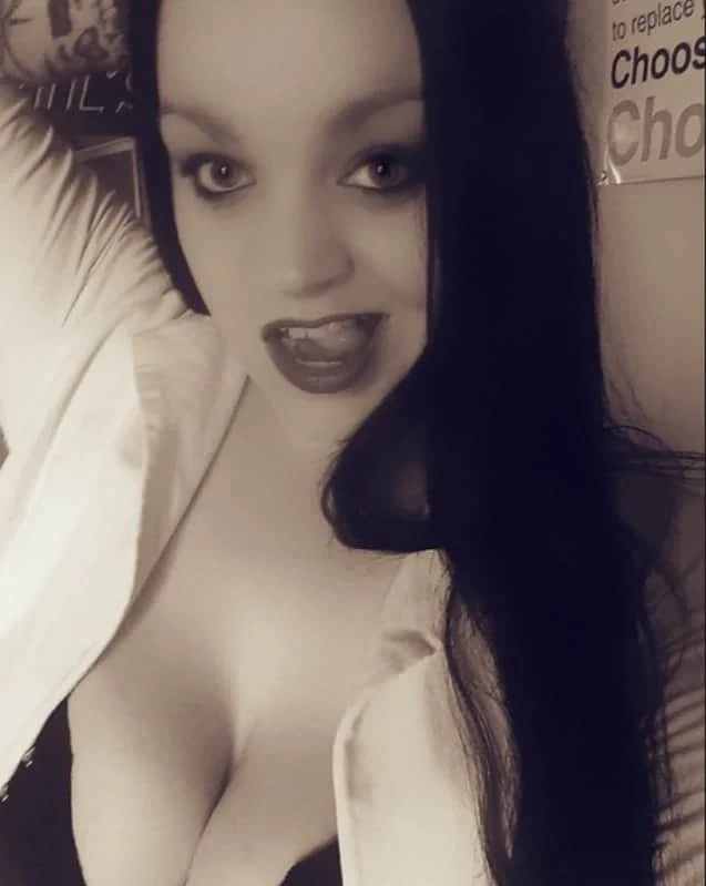 Sinful Scarlet's avatar
