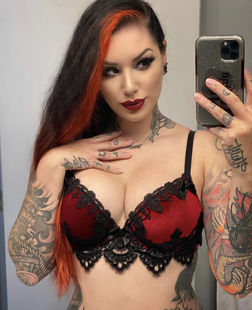 Cervena Fox's avatar