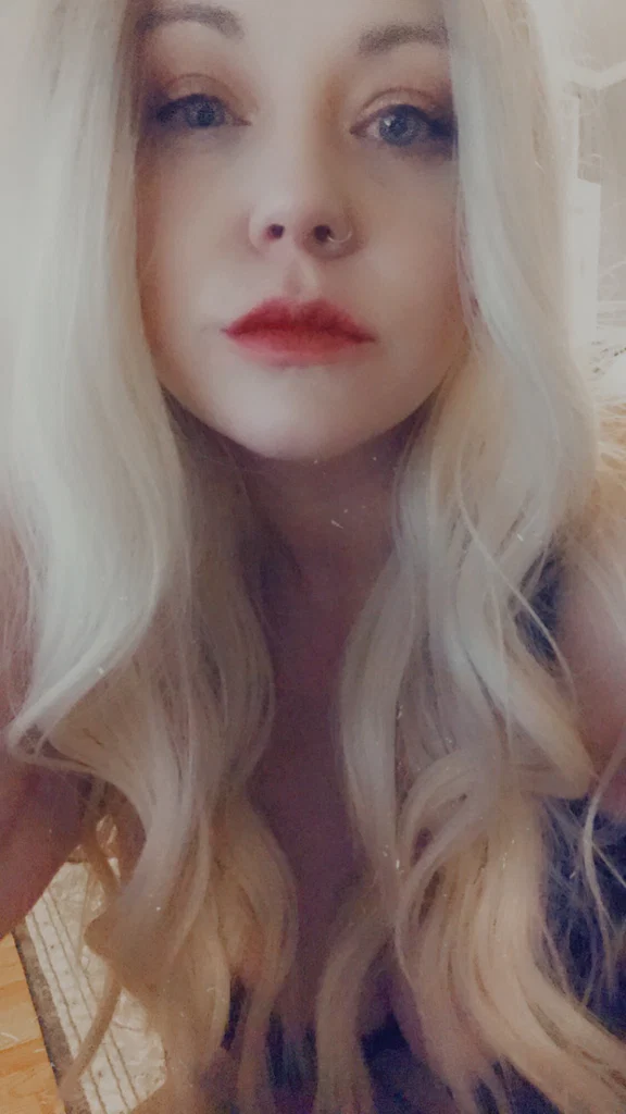Luna Lou's avatar