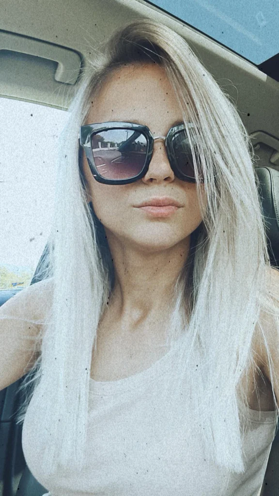 Andreea Elena's avatar