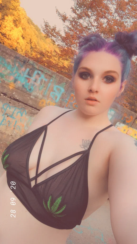 Em 🖤's avatar