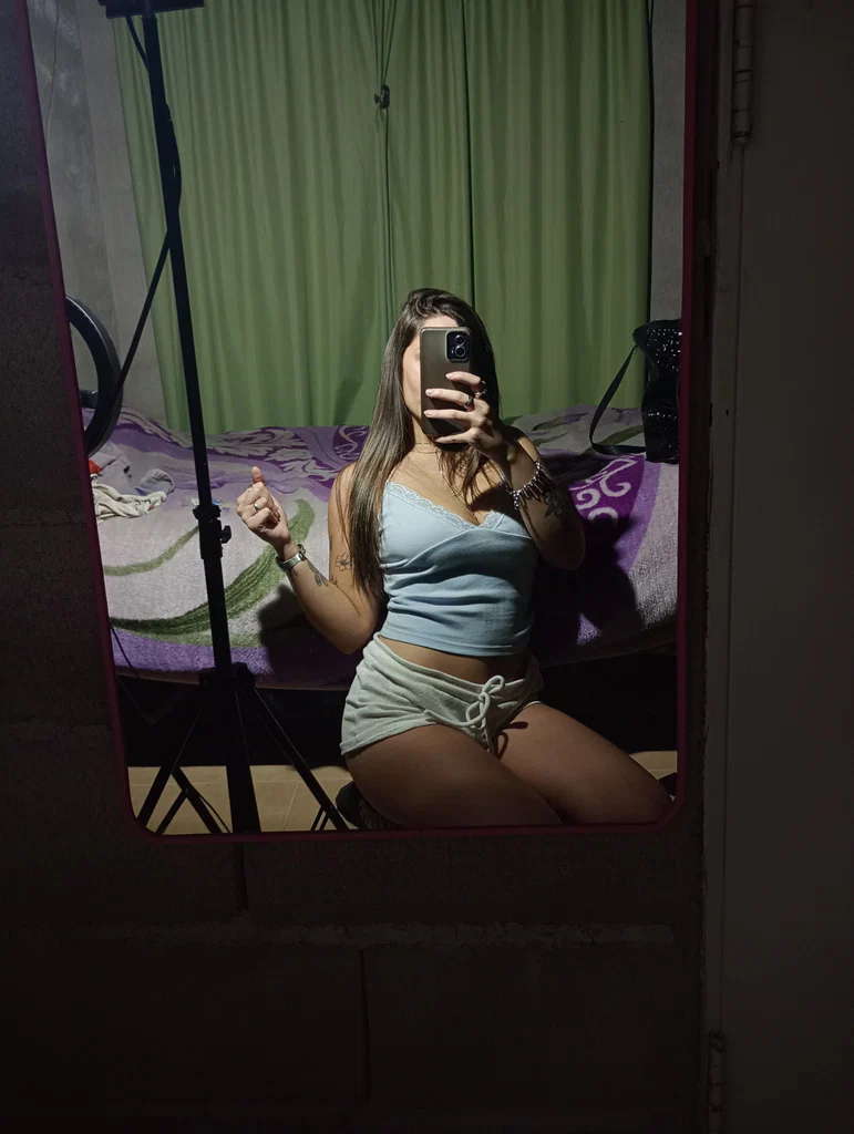 Mia Blonde's avatar