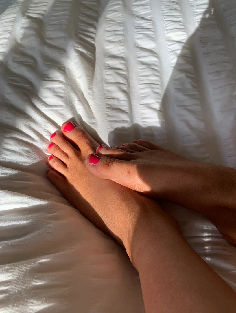 Hollys Cute Feet profile banner