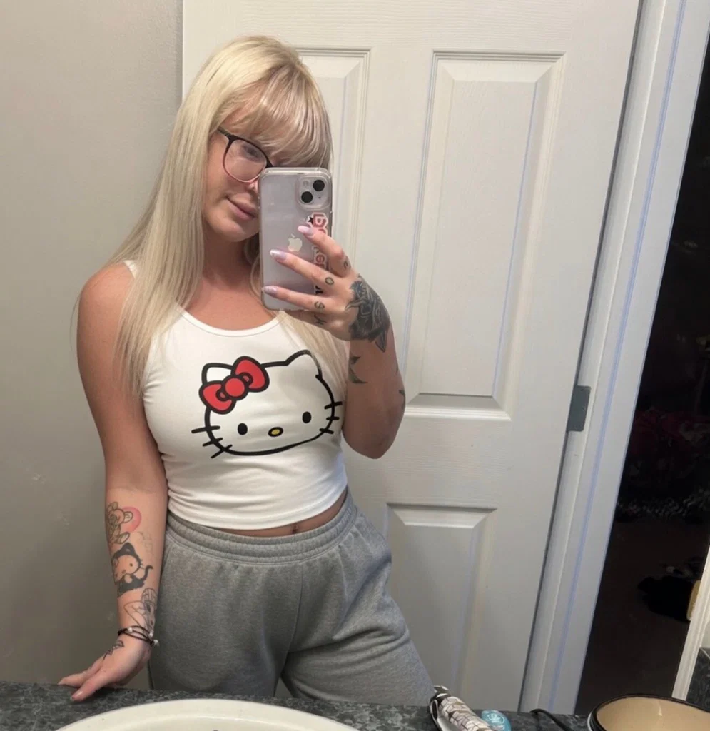 single college girly 💞 creator profile