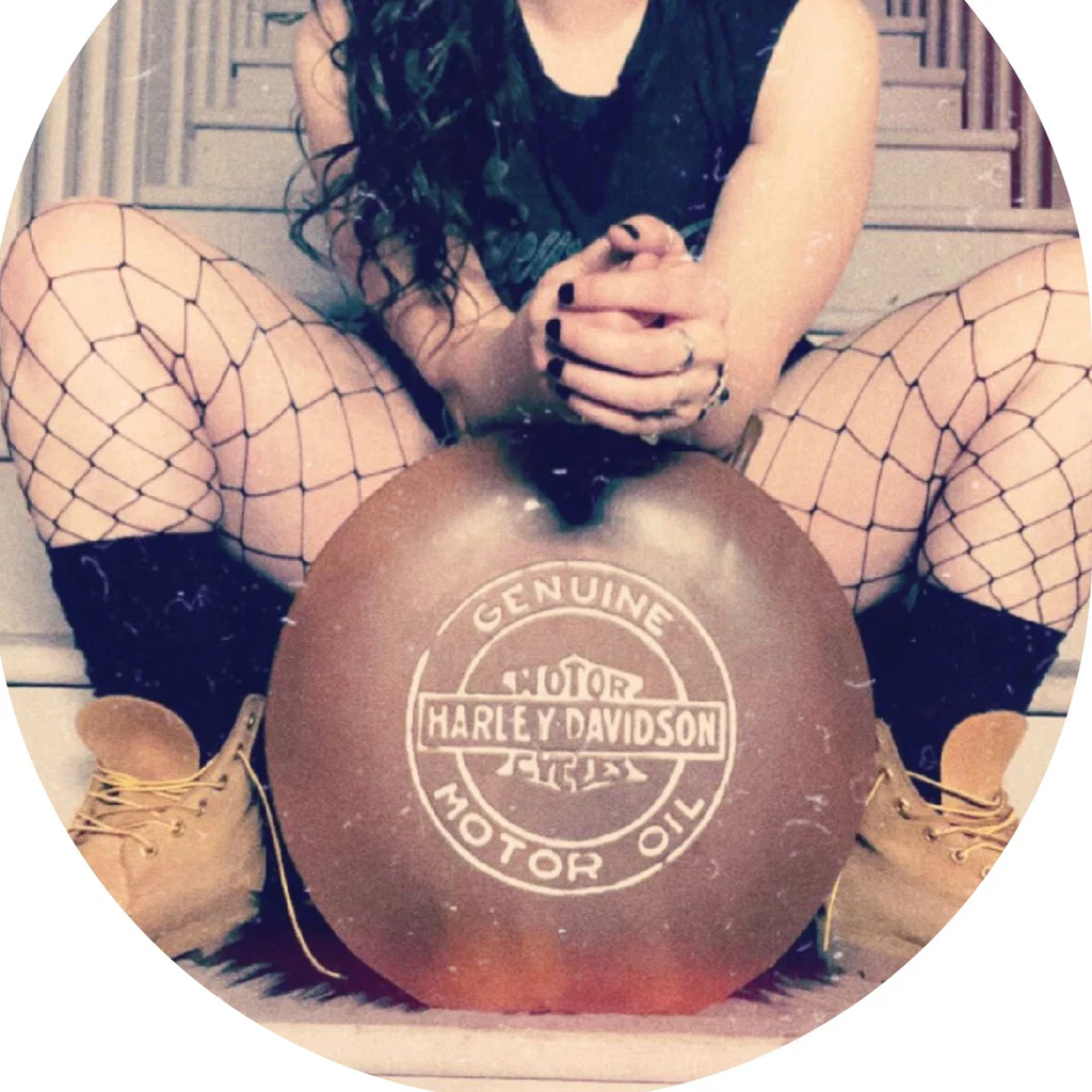 M A R I A H     Q U E  E  N ♛'s avatar