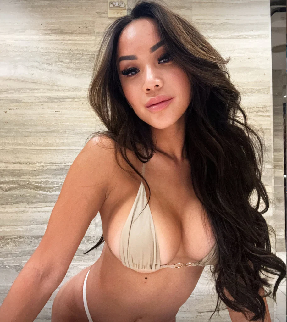 MinnieMichele Your #1 Golf Babe's avatar