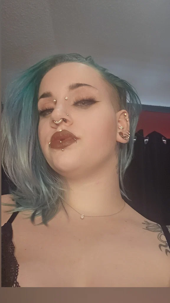 Madi 🌊🖤