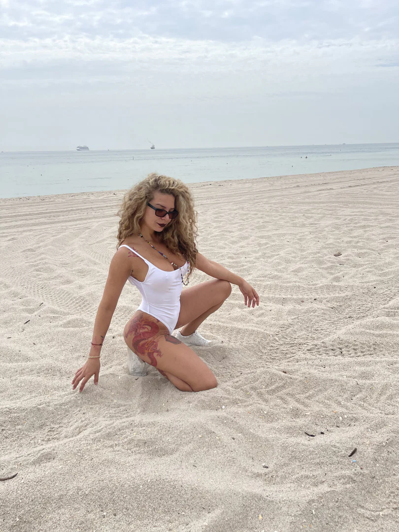 Naty Starr profile banner