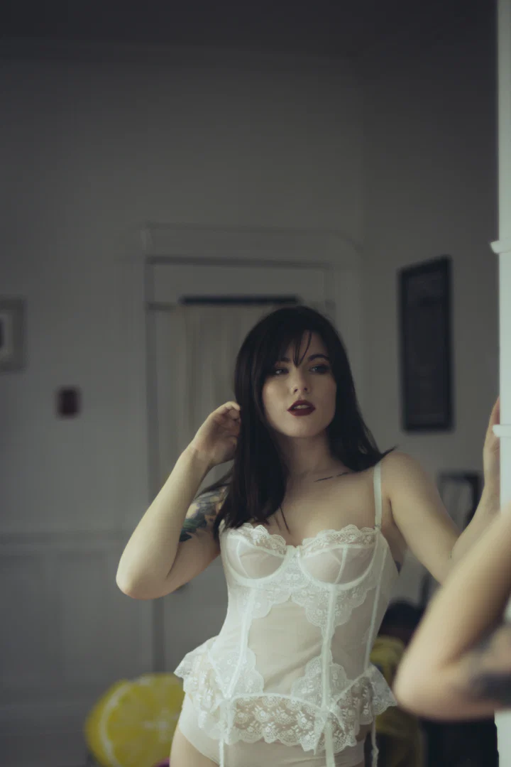 Lola Von Lust profile banner