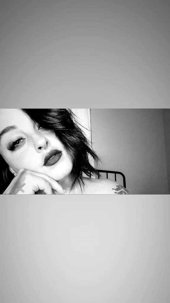 RedLipRopeBunny