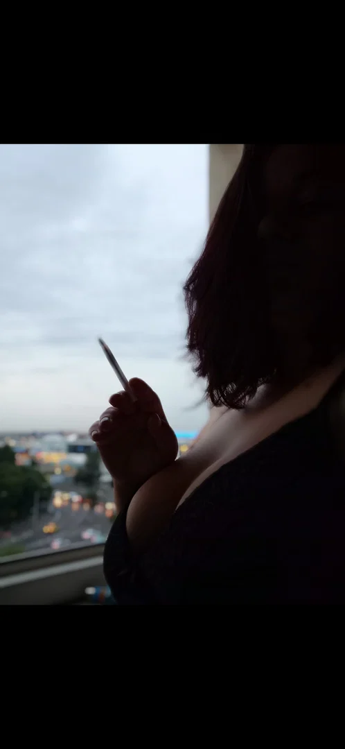 Petite Ella👅 profile banner