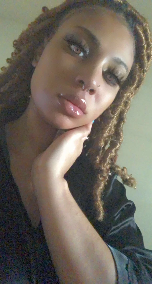 PrettyLightSkinThang profile banner
