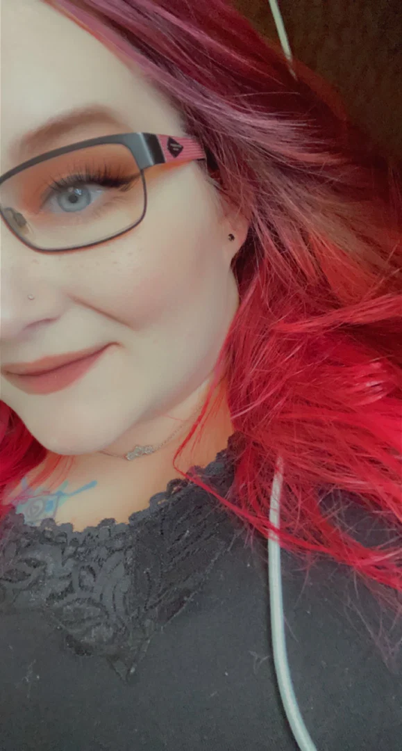 Curvy tatted momma profile banner