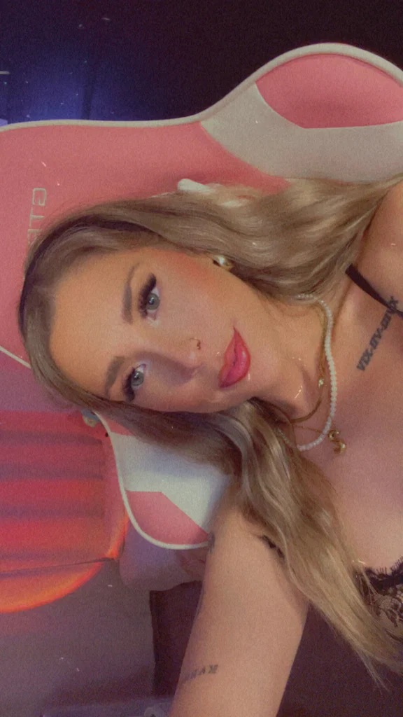 Lexy🍒's avatar