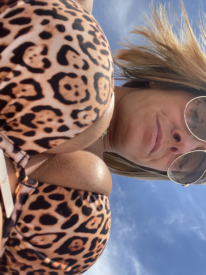 Unica~Bellissima❤️🤍🌹 profile banner