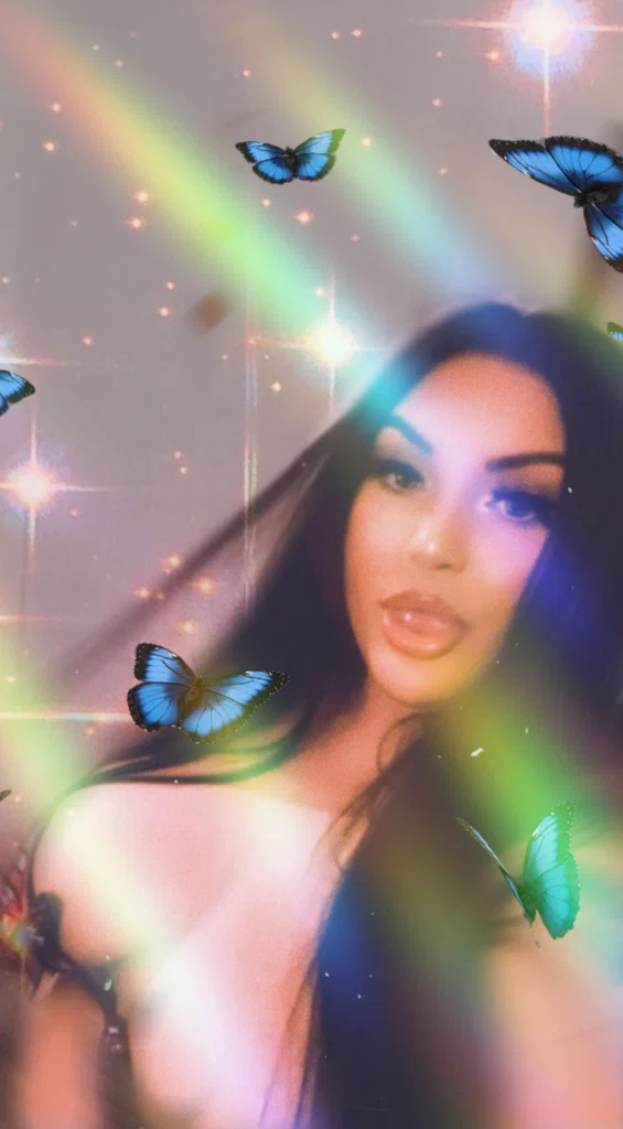 V 🦋's avatar