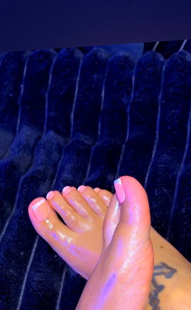 Foot of thee Queen