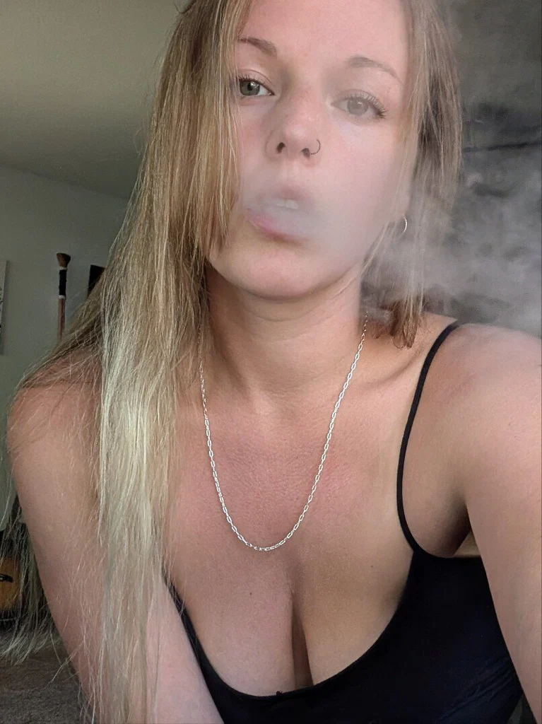 Smoking Queen