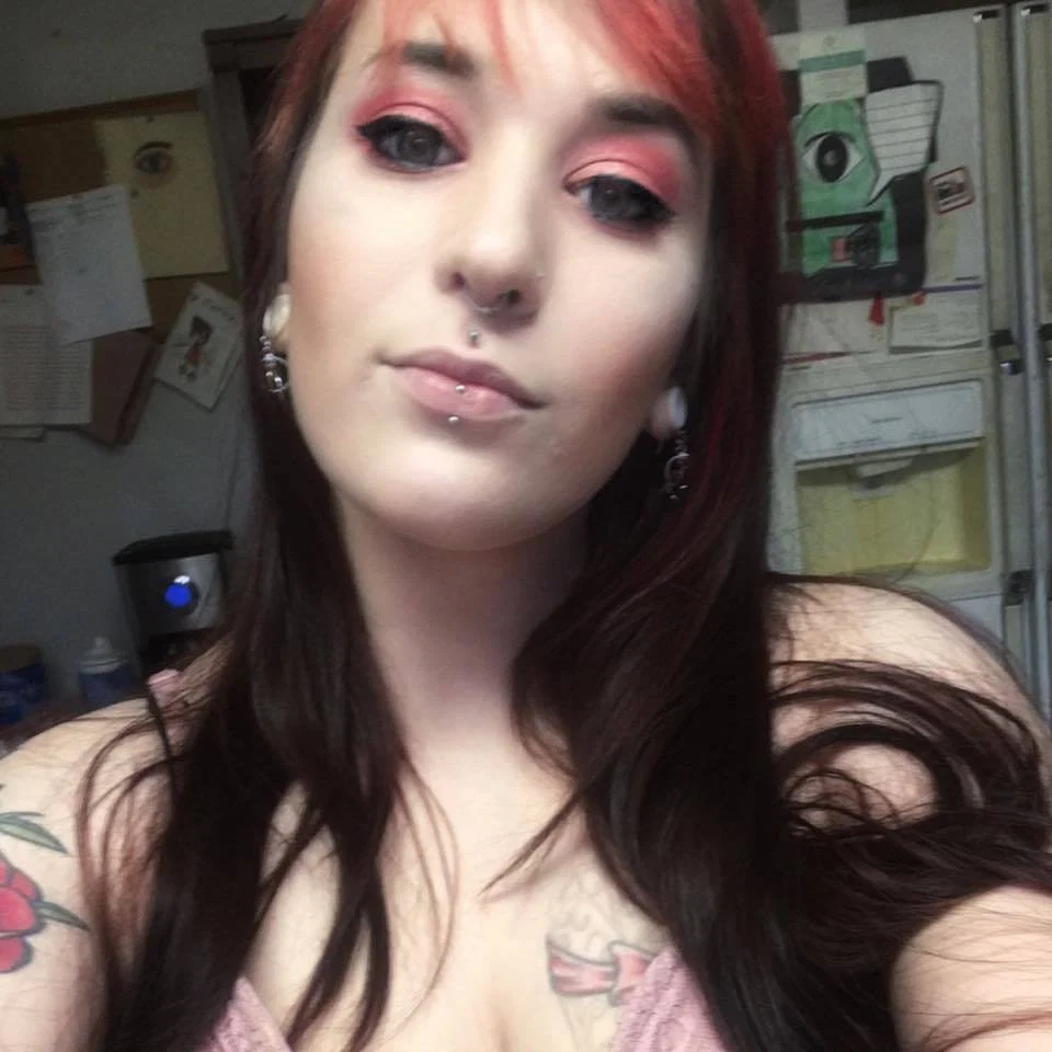 Violet Claire's avatar