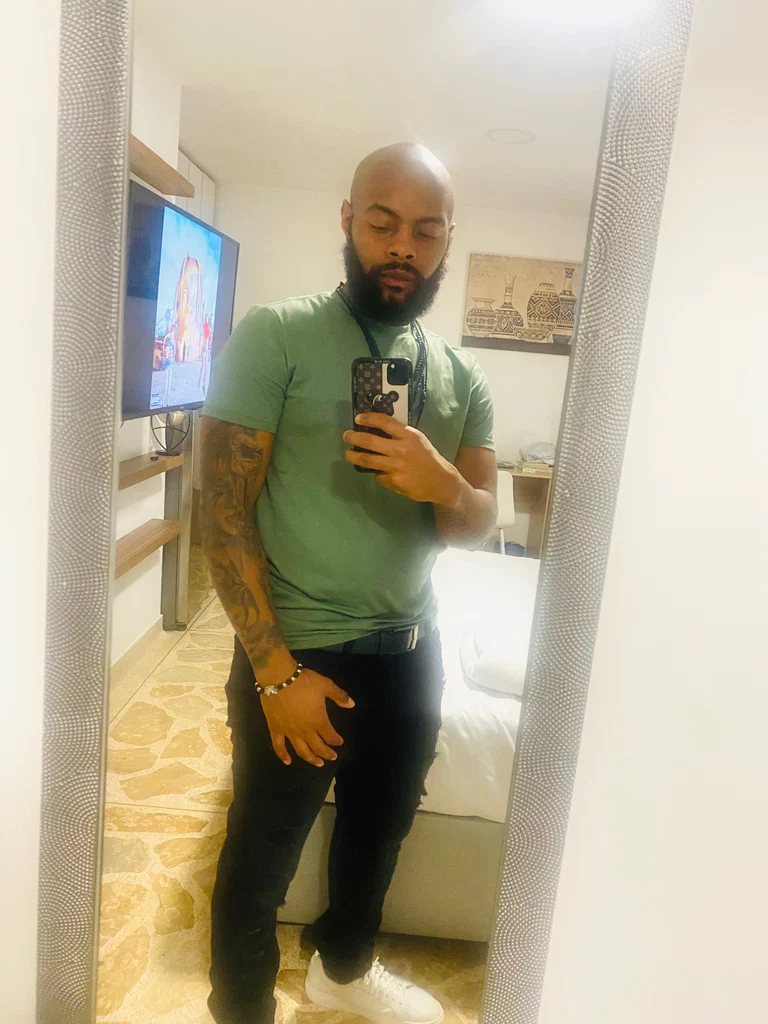 Mister Papi 📺👿🐱🔨✨'s avatar