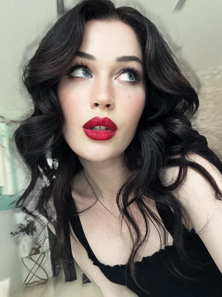 Evelyn Claire's avatar