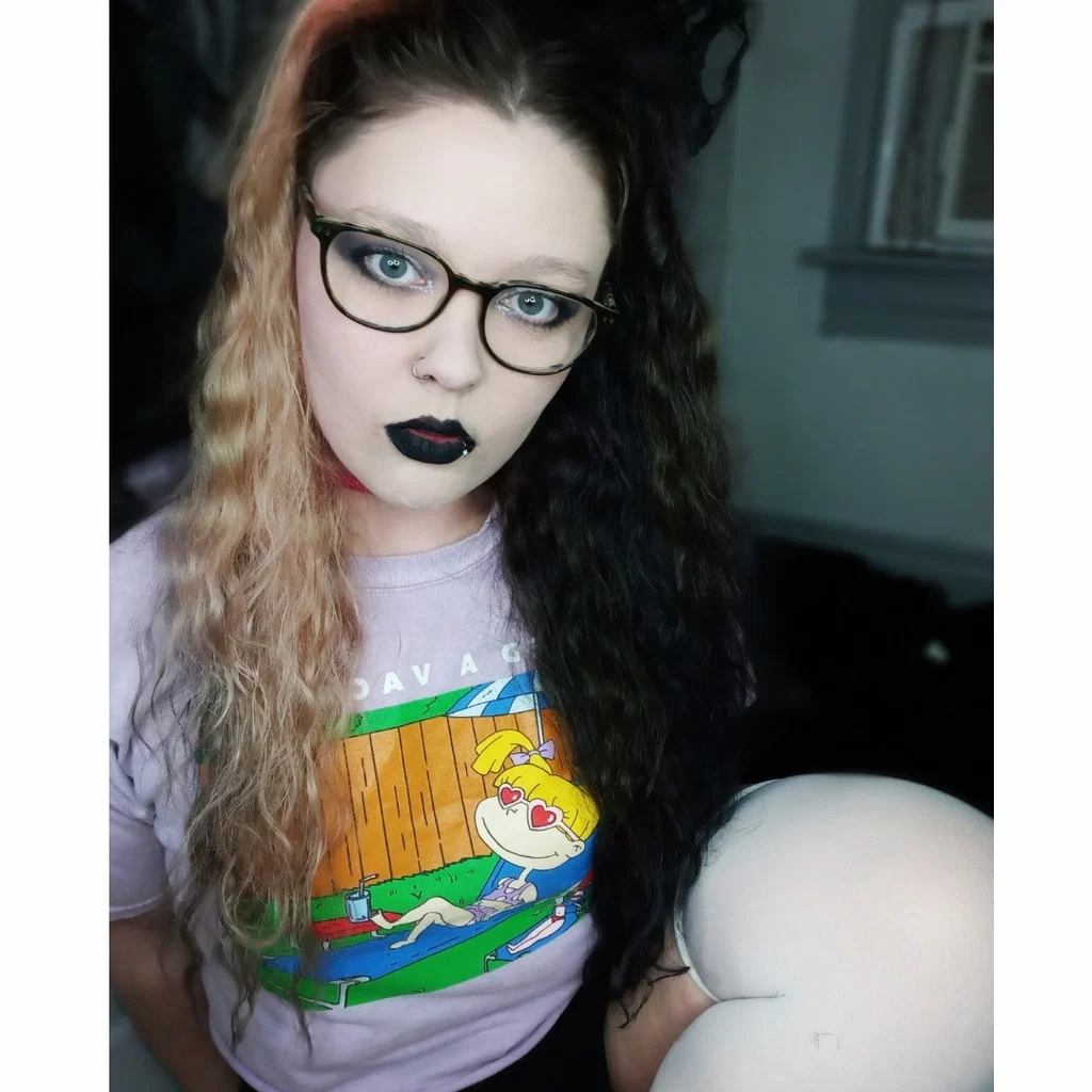 Roxxi Lee's avatar