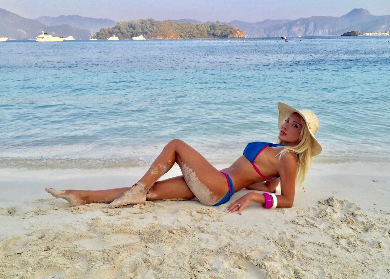 Esra Ersoy🍓 profile banner