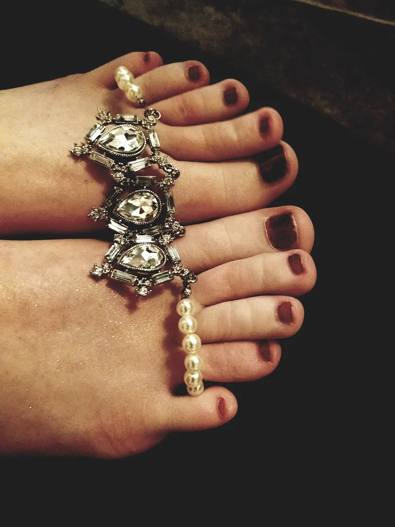 Porcelainfeet24 profile banner