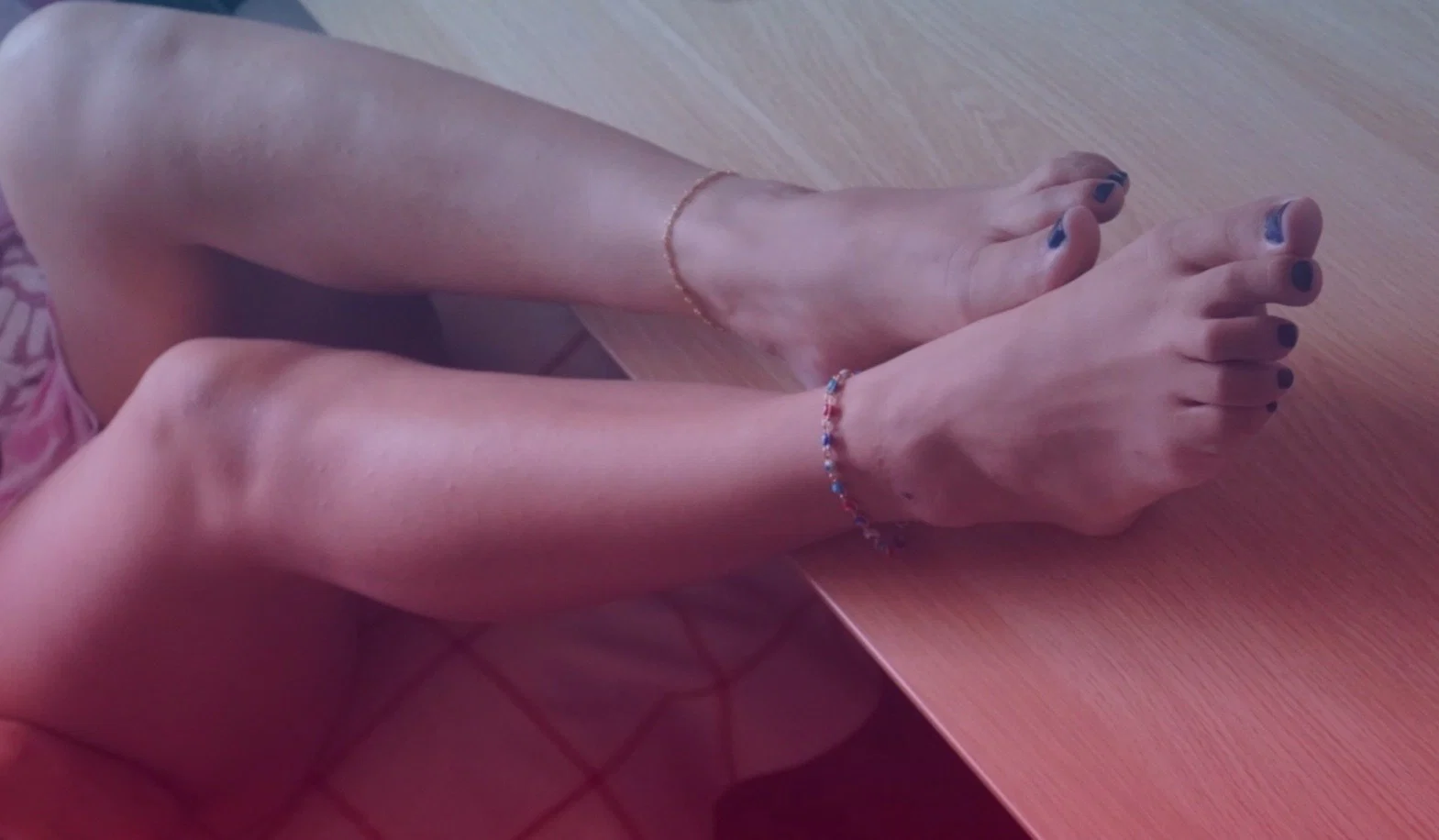 Artiste Feet profile banner