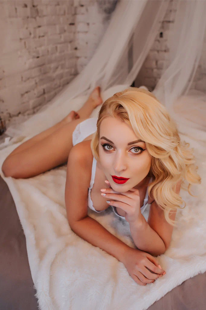 Amaris Busty Blond 👸💖's avatar