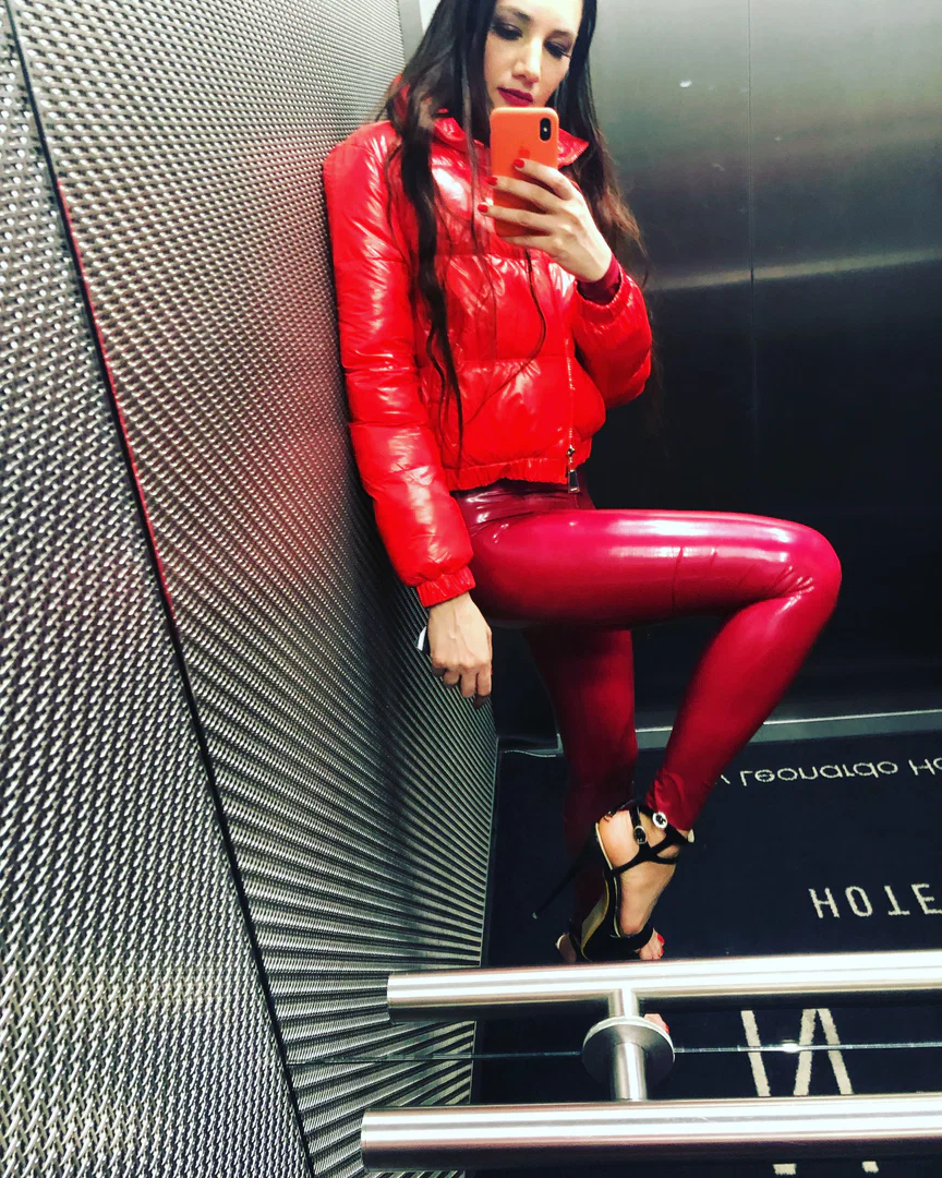 Alisa in wonderland of latex and fetish profile banner