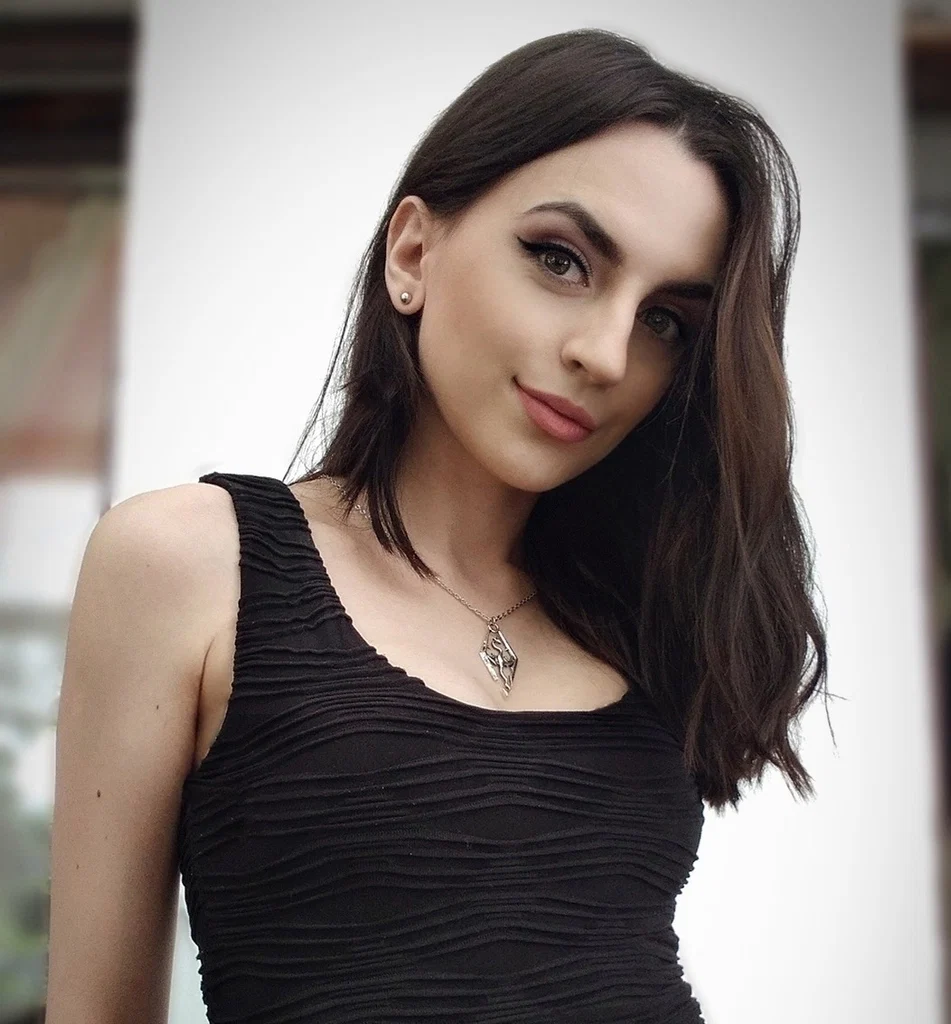 Ana Sia's avatar