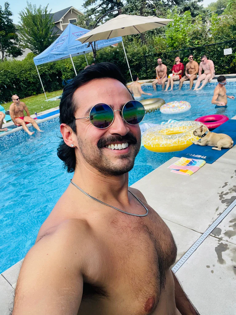 Mo