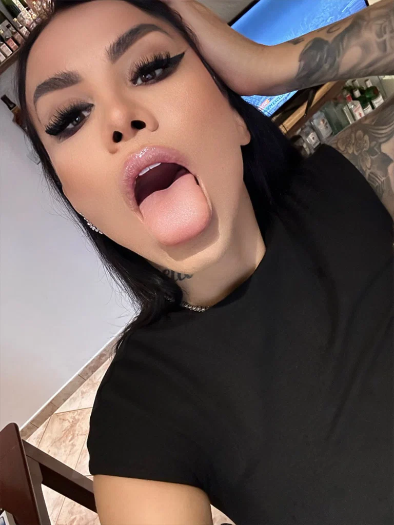monaliny soares's avatar