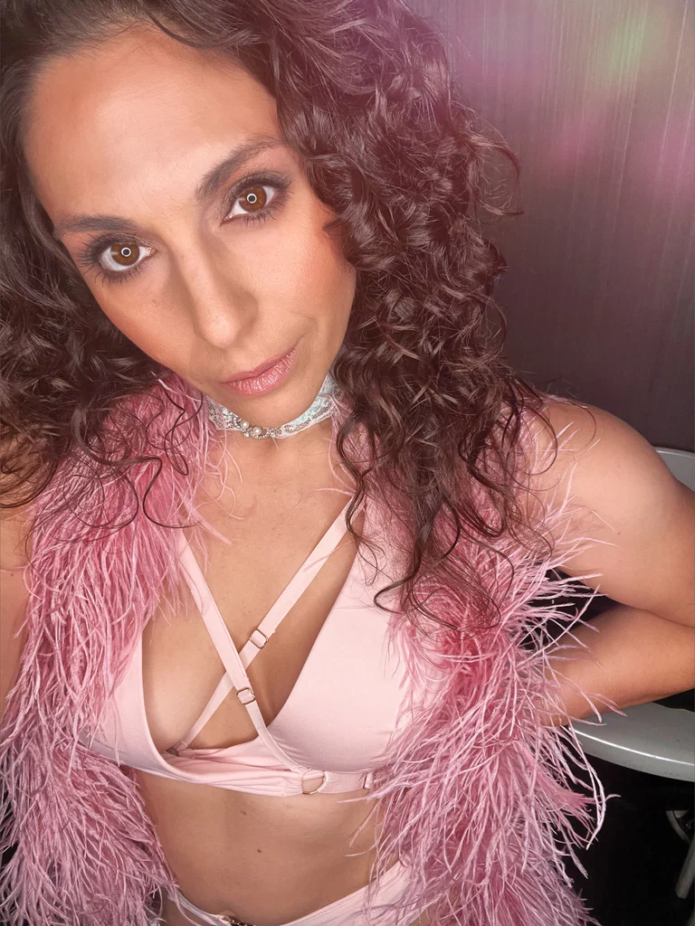 Pole Dancing Mama