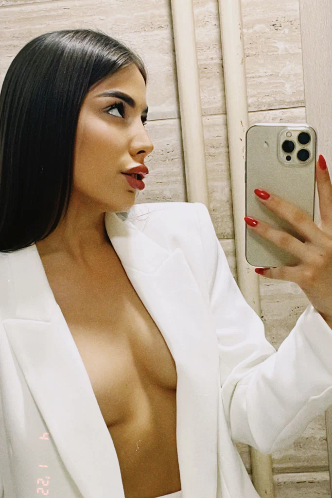 Miss Mia's avatar