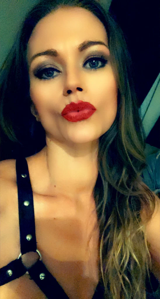 Mistress Alicia's avatar
