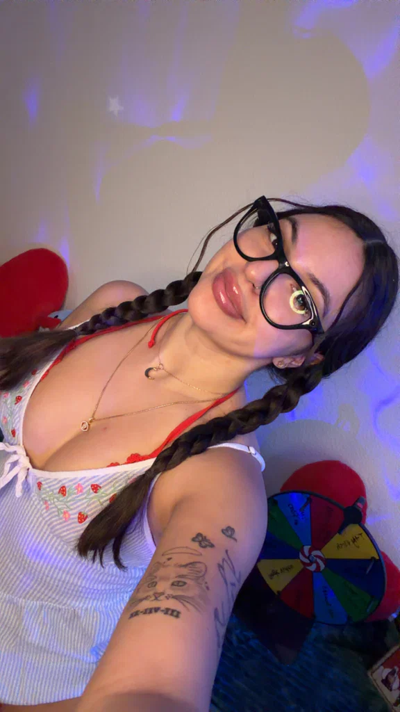 Goddess Pixie 😈🧎🏻