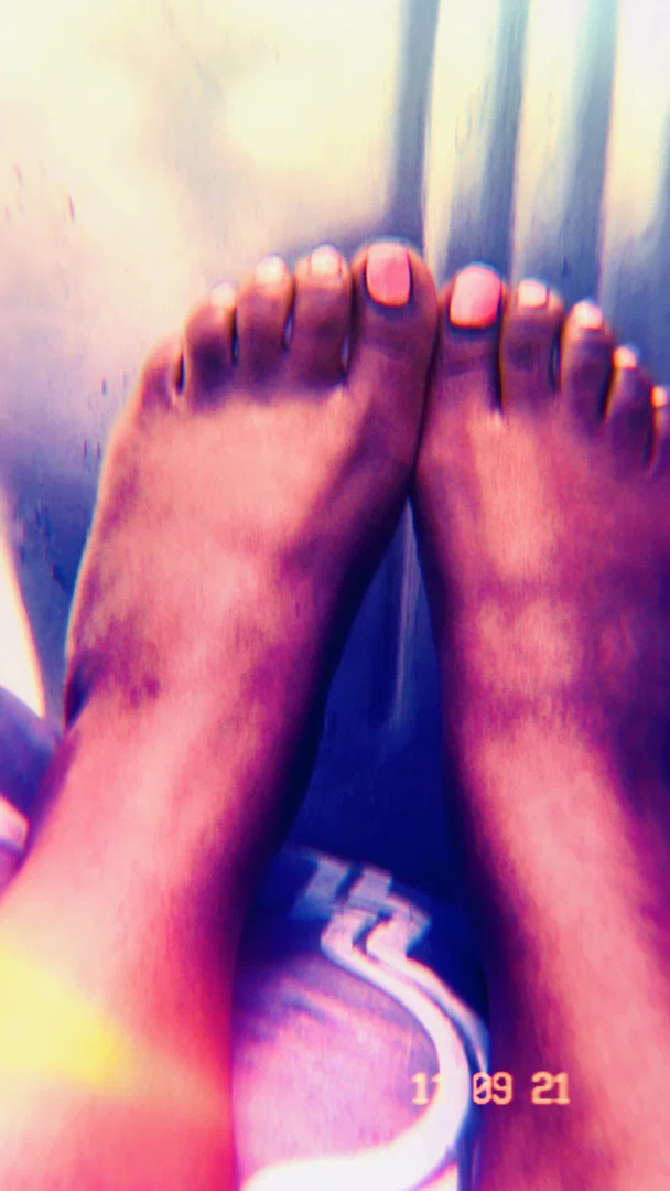 Sun Caramel Feet profile banner