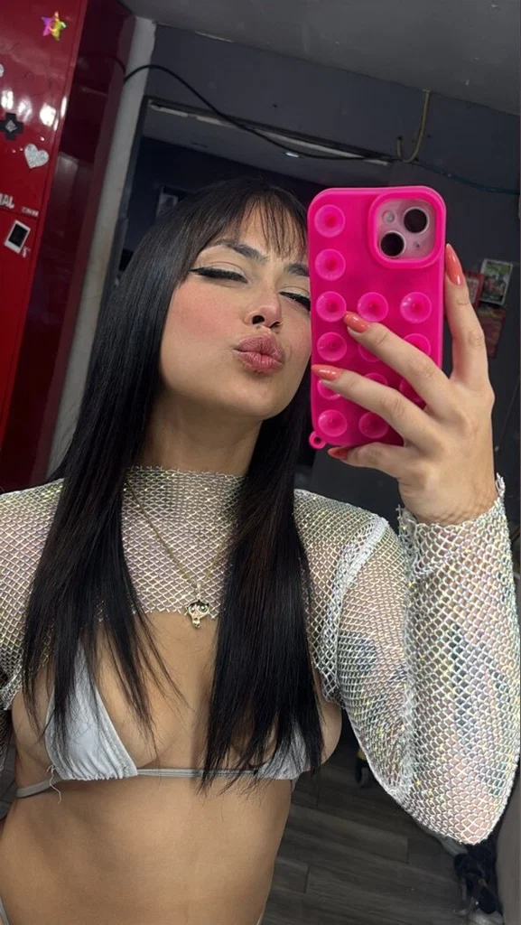 C OD E 💮's avatar