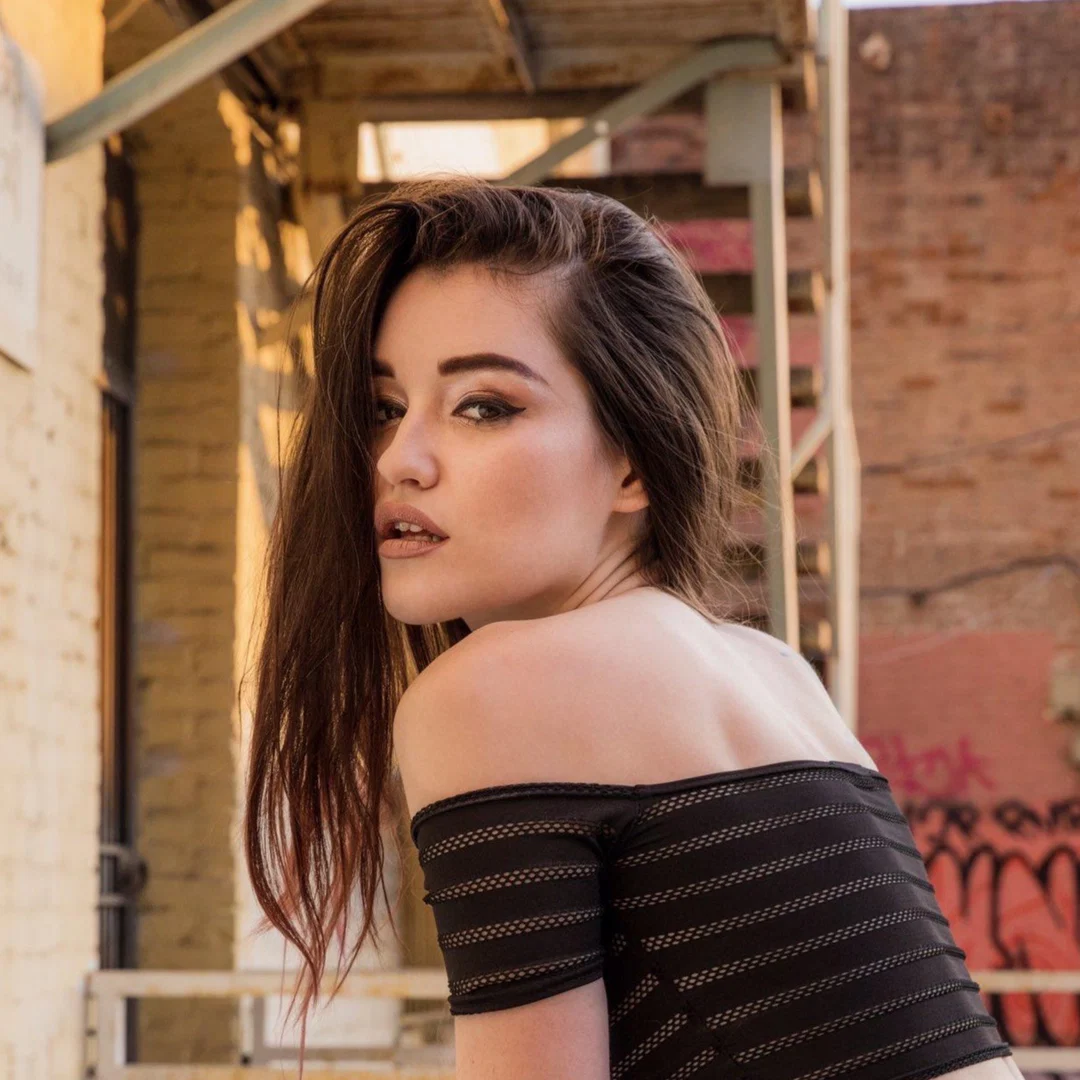 Ari Dee profile banner