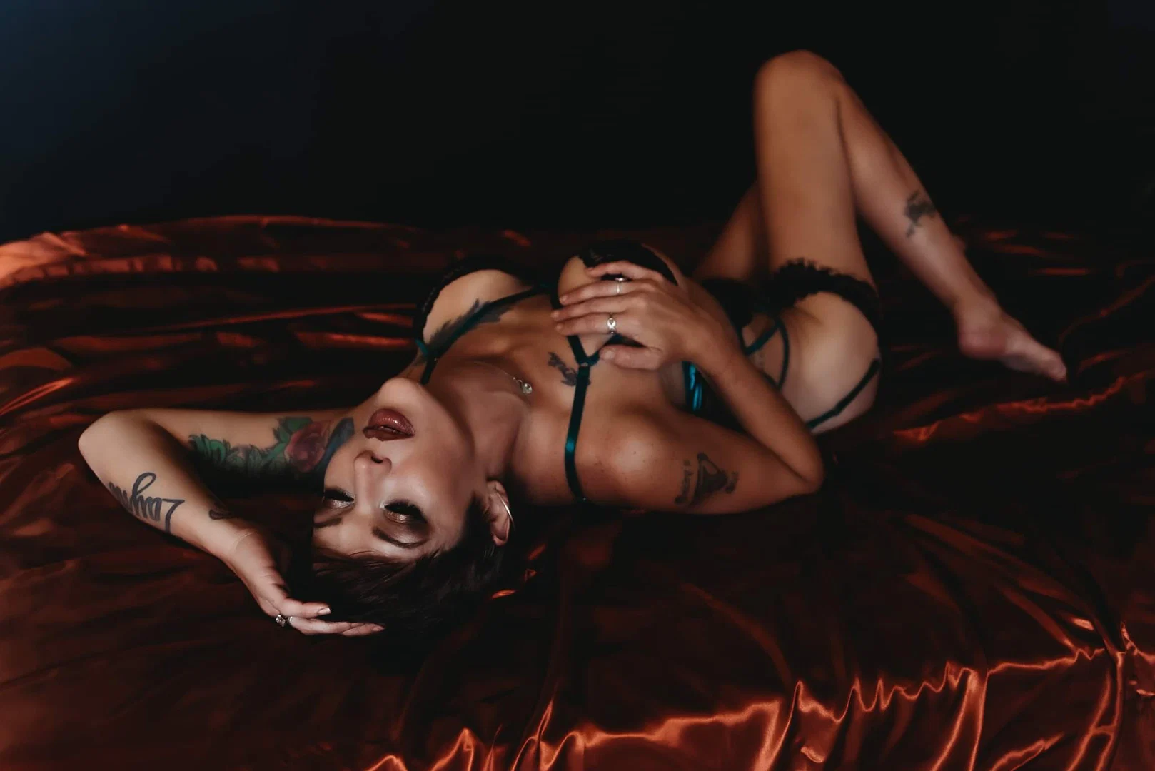 Kinky Karrie profile banner